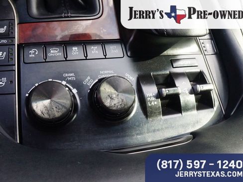 Used 2020 Lexus LX 570 4WD w/ 3rd Row & Luxury Pkg image 15