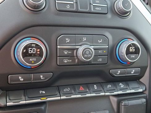 Used 2022 Chevrolet Silverado 1500 LT Trail Boss w/ LT Trail Boss Premium Package image 17