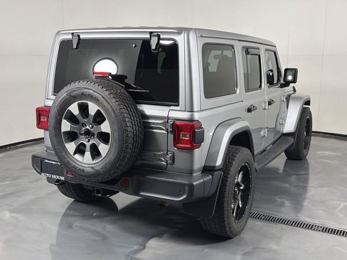 Used 2018 Jeep Wrangler Unlimited Sahara w/ Cold Weather Group AWD/4WD image 5