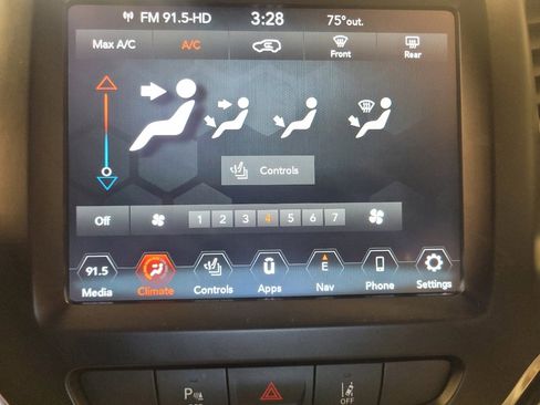 Used 2021 Jeep Cherokee Latitude Plus image 25