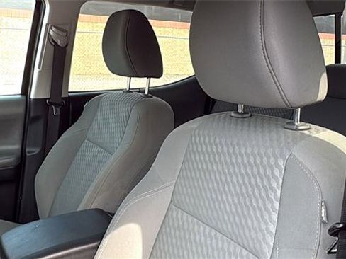 Used 2022 Toyota Tacoma SR image 19