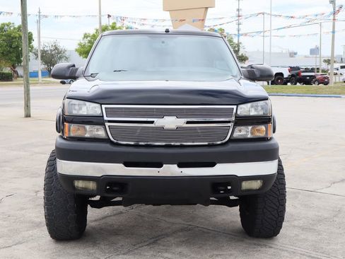 Used 2005 Chevrolet Silverado 2500 LS w/ Heavy-Duty Power Package image 3