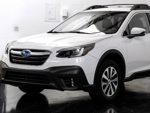 Used 2020 Subaru Outback Premium image 7