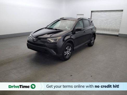 Used 2018 Toyota RAV4 LE FWD image 1