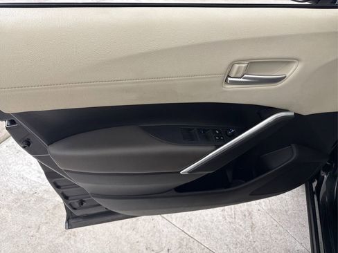 Used 2022 Toyota Corolla Cross XLE FWD image 35