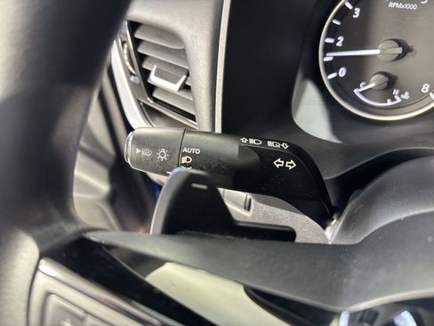 Used 2022 Nissan Rogue SV image 17