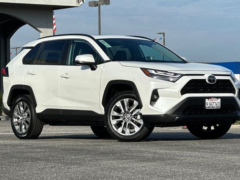 Used 2023 Toyota RAV4 XLE Premium image 2