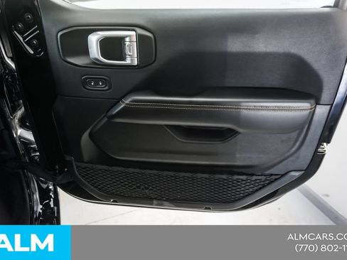 Used 2025 Jeep Wrangler Unlimited Sahara AWD/4WD image 41