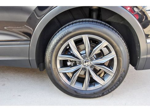 Used 2022 Volkswagen Tiguan SE FWD image 32