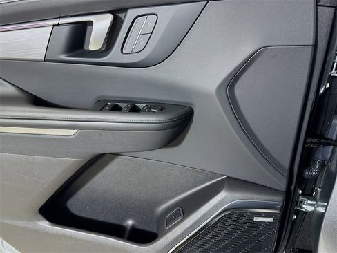 Used 2025 Buick Enclave Preferred image 16