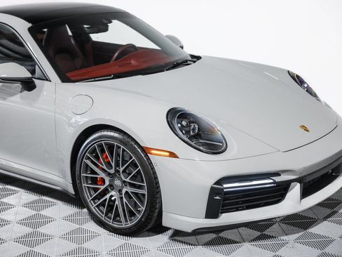 Used 2022 Porsche 911 Turbo image 5