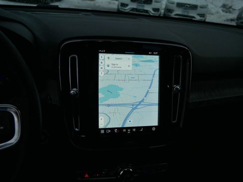 Used 2025 Volvo XC40 B5 Core image 23