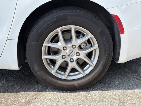 Used 2023 Chrysler Pacifica Touring-L FWD image 19