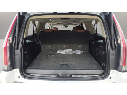 Used 2019 Cadillac Escalade ESV Premium Luxury image 18