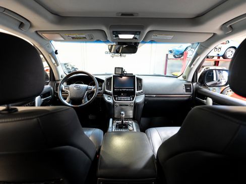 Used 2019 Toyota Land Cruiser image 73