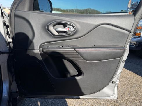 Used 2015 Jeep Cherokee Trailhawk w/ Comfort/Convenience Group image 29