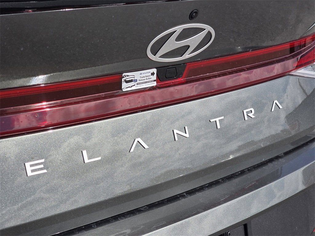 Used 2026 Hyundai Elantra SEL Sport FWD image 3