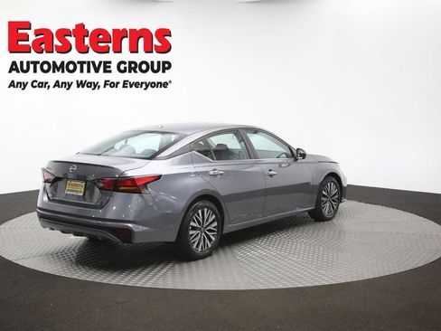 Used 2025 Nissan Altima 2.5 SV FWD image 40