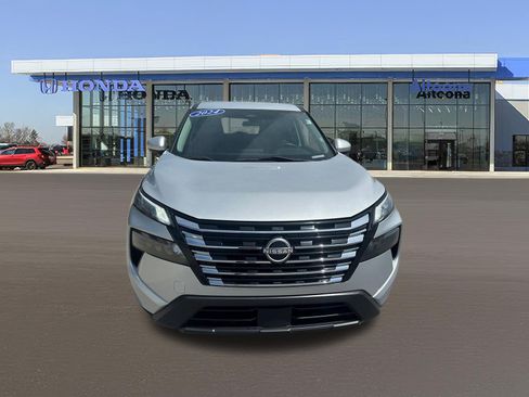 Used 2024 Nissan Rogue SV AWD/4WD image 7