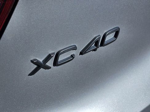 Used 2022 Volvo XC40 T5 R-Design w/ Advanced Package image 30