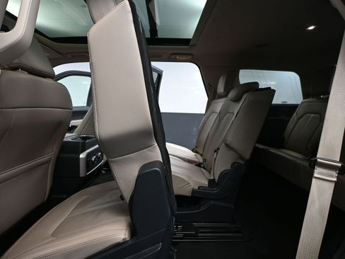 Used 2024 Ford Expedition Limited image 42