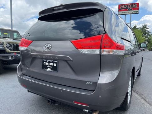 Used 2013 Toyota Sienna XLE w/ Entertainment Pkg FWD image 37