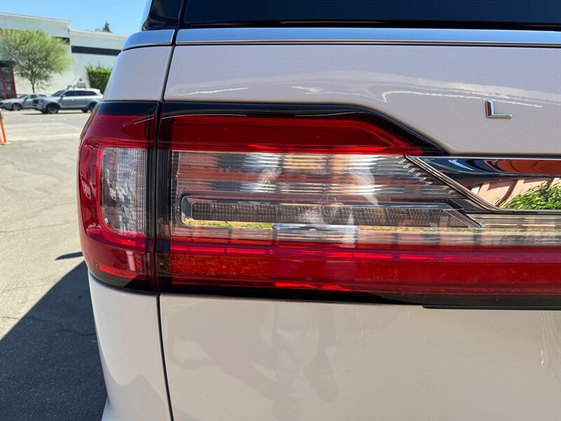 Used 2021 Lincoln Navigator L Reserve AWD/4WD image 15