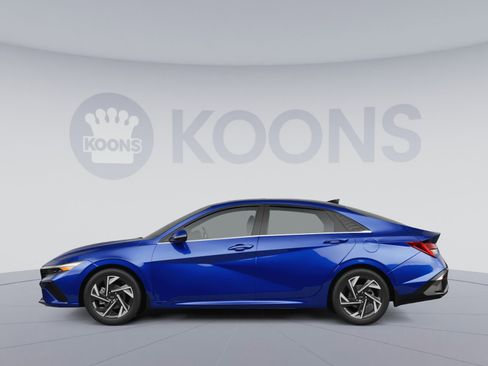 Used 2024 Hyundai Elantra Limited FWD image 2
