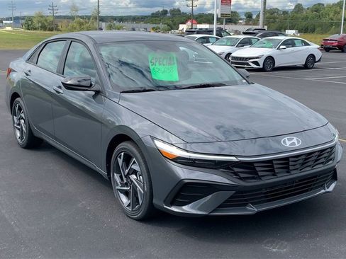 New 2025 Hyundai Elantra SEL image 5