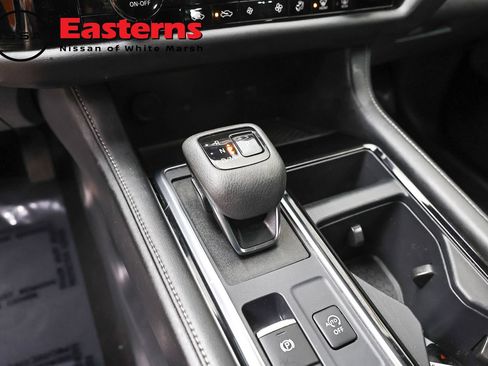 Used 2023 Nissan Pathfinder SL AWD/4WD image 13