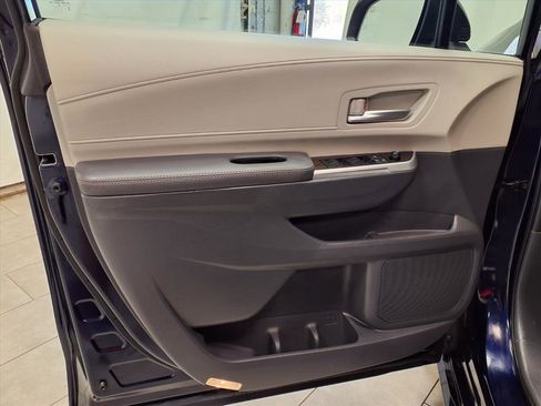 Used 2024 Toyota Sienna XLE image 27