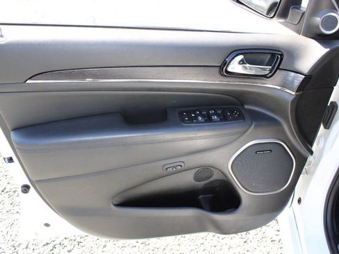 Used 2020 Jeep Grand Cherokee High Altitude AWD/4WD image 23