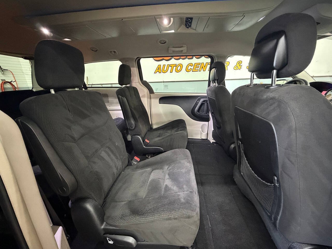 Used 2015 Chrysler Town & Country Touring FWD image 22