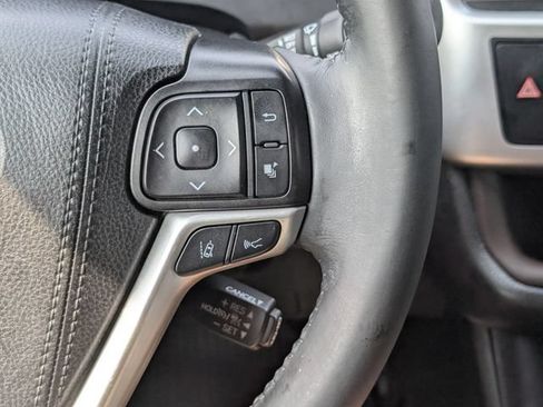 Used 2019 Toyota Highlander XLE AWD/4WD image 25