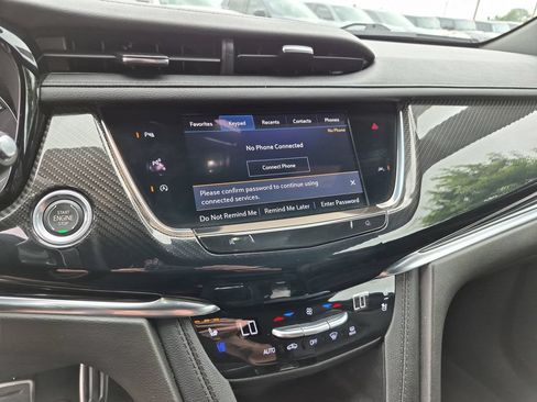 Used 2023 Cadillac XT6 Sport w/ Technology Package AWD/4WD image 29