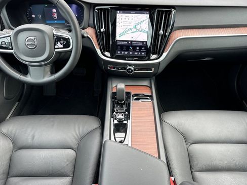 Used 2025 Volvo V60 B5 Cross Country Plus AWD/4WD image 13