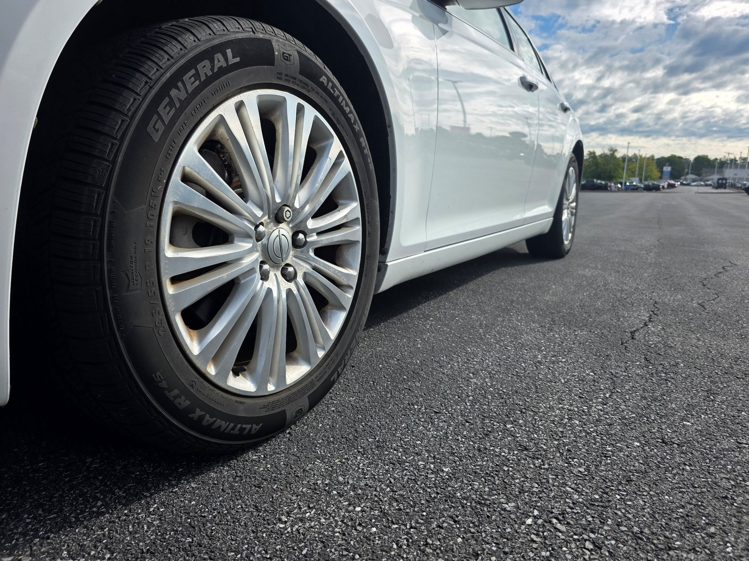 Used 2013 Chrysler 300 AWD w/ Driver Convenience Group image 19