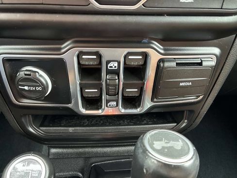 Used 2023 Jeep Wrangler Unlimited Sahara w/ Cold Weather Group AWD/4WD image 31