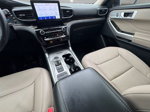 Used 2021 Ford Explorer Limited w/ Equipment Group 301A image 3