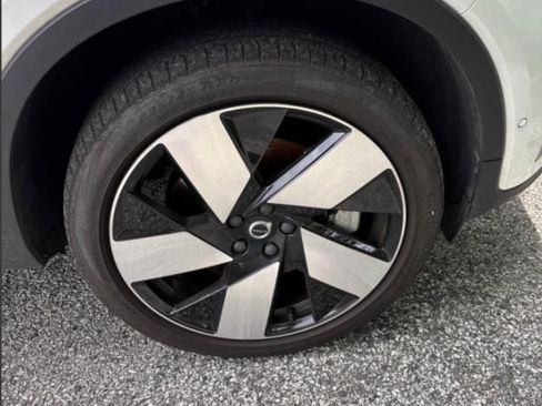 Used 2023 Volvo XC40 Recharge Ultimate AWD/4WD image 14