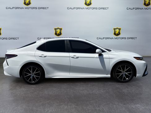 Used 2022 Toyota Camry SE FWD image 6