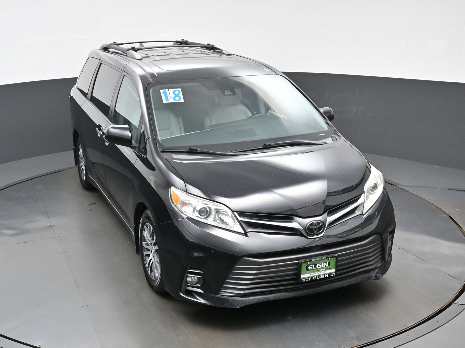 Used 2018 Toyota Sienna XLE Premium w/ Carpet Mat Package FWD image 44
