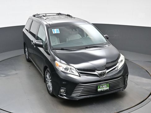Used 2018 Toyota Sienna XLE Premium w/ Carpet Mat Package FWD image 44