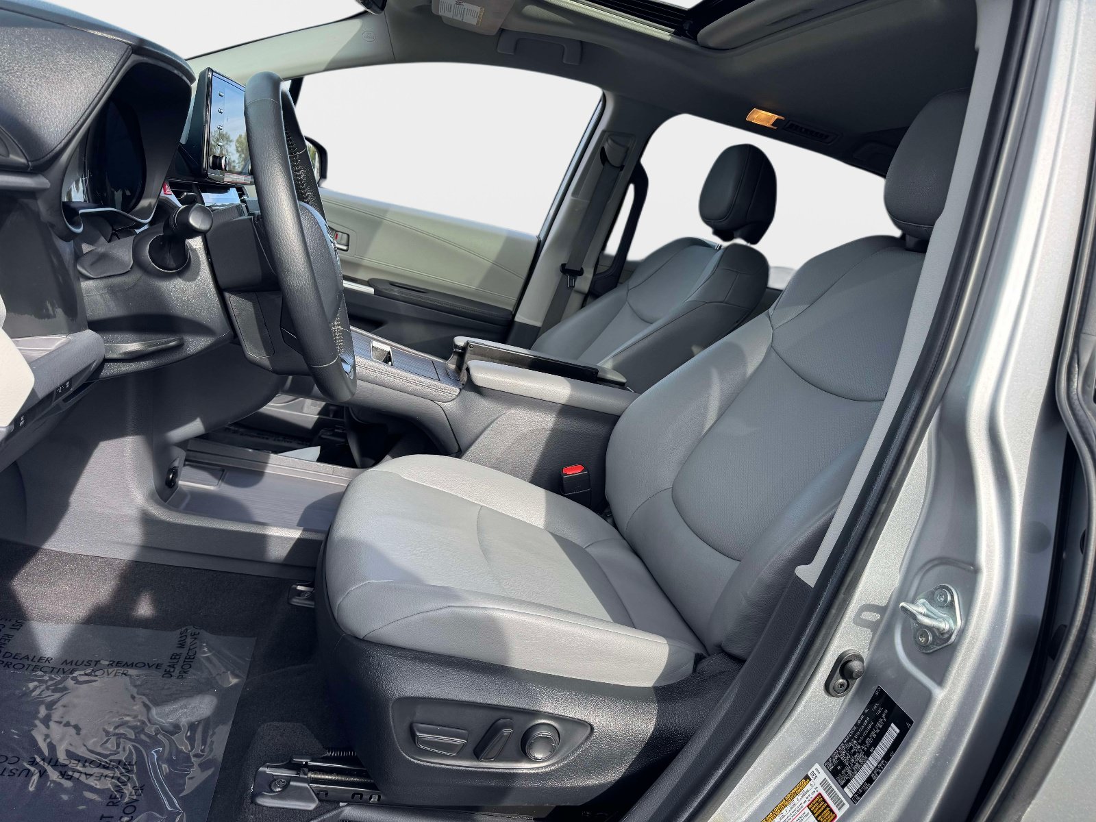 Certified 2024 Toyota Sienna XLE w/ XLE Plus Package AWD/4WD image 14