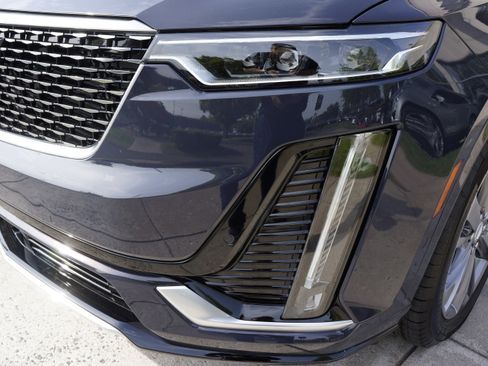 Used 2025 Cadillac XT6 Premium Luxury image 16