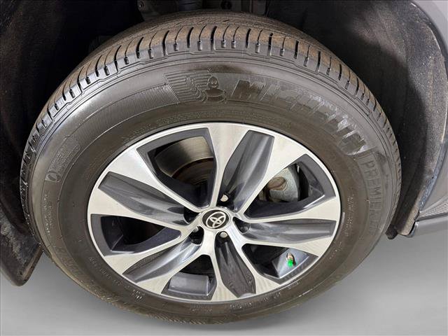 Used 2025 Toyota Highlander XLE AWD/4WD image 13