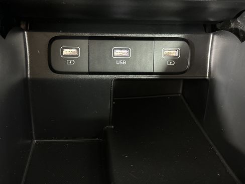 Used 2023 Kia Sorento LX image 22