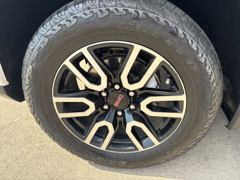 Used 2023 GMC Sierra 1500 AT4 w/ Technology Package image 8