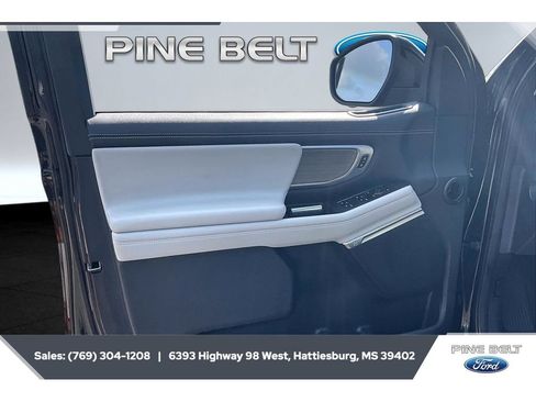 Certified 2025 Ford Expedition Platinum w/ Driver's Package AWD/4WD image 17