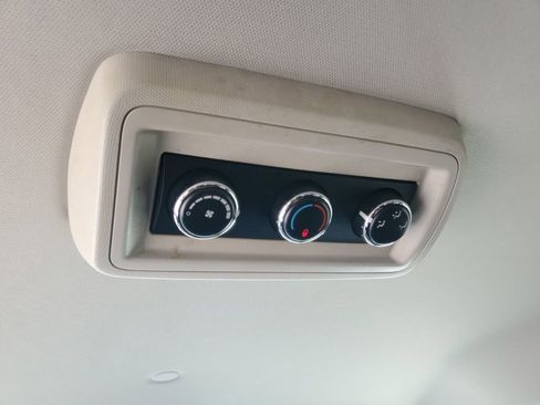 Used 2018 Dodge Grand Caravan SE FWD image 24